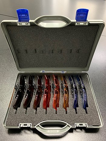 Ein Koffer mit verschiedenen Brillengläsern 