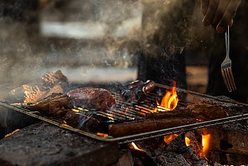 Grillstelle mit Grillgut