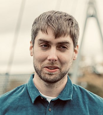 David Knors ist Psychologe und Schauspieler