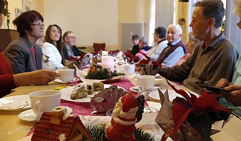 Weihnachtsfeier der RG Dresden - gemütliche Tafel