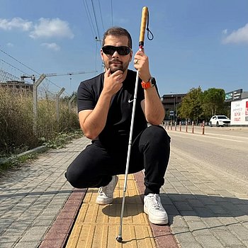 Mr. Blindlife ist der Künstlername von Erdin Cipliak