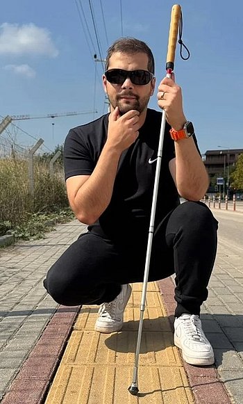 Mr. Blindlife ist der Künstlername von Erdin Cipliak