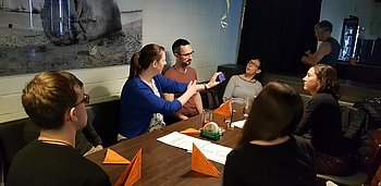Reger Austausch beim Mittagessen