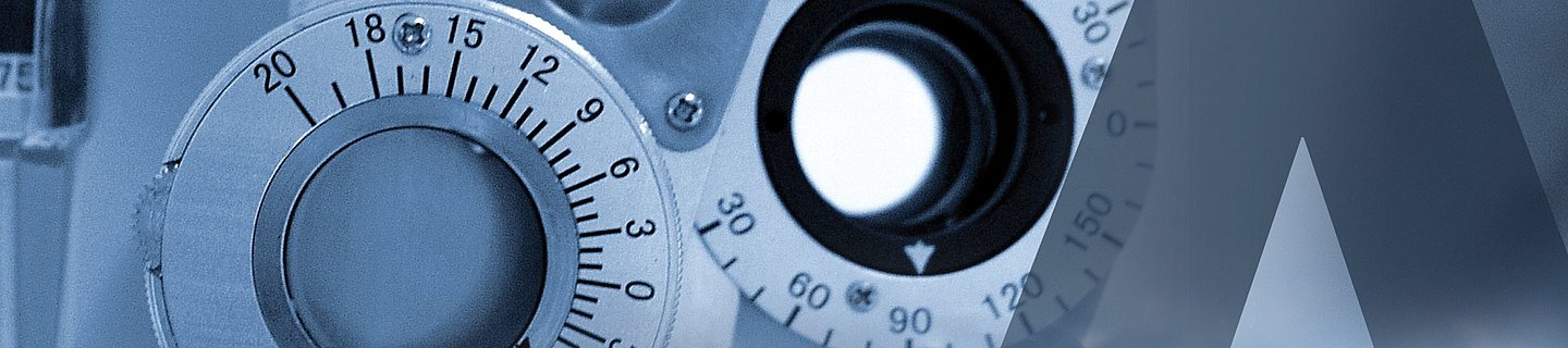 Collage: Großaufnahme eines Auges, darüber sind Messgeräte eines Augenarztes zu sehen. 