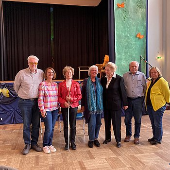 Fünf Mitglieder der Regionalgruppe Köln stehen aufgereiht nebeneinander 
