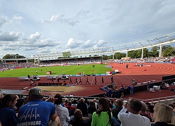 Blick von unseren Plätzen ins Stadion