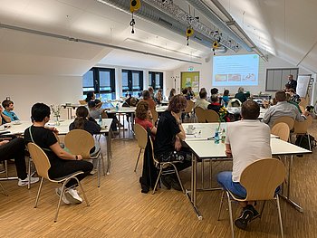 Seminarraumn mit Teilnehmern