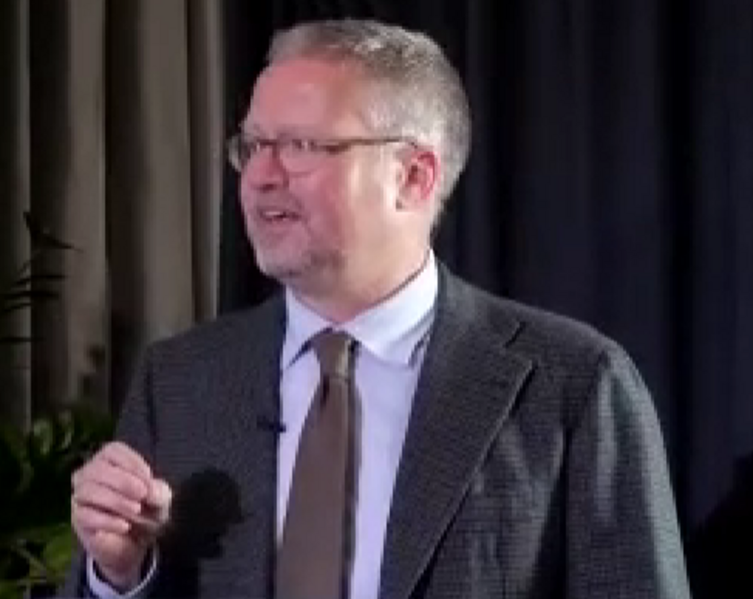 Prof. Thomas Berlage, RWTH Aachen / Fraunhofer Institut, Stankt Augustin (Foto: ©PRO RETINA) Sprechender Mann im dunklen Anzug mit Krawatte. Porträtaufnahme.