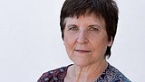 Prof. Birgit Lorenz: Eine Frau mit kurzen braunen Haaren, die ernst, aber freundlich in die Kamera blickt.