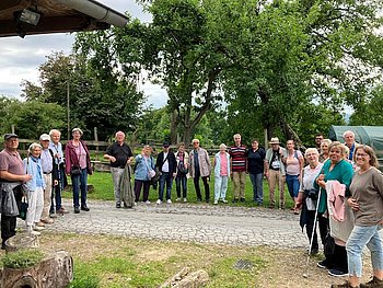 Gruppenfoto auf dem Hof