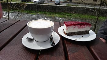 Himbeerquarkkuchen mit Käffchen und Sonnenschein