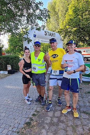 Steffen, Wilfried und Team vor dem Start zum Halbmarathon