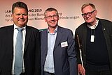 (Foto PR , v.l.n.r.) Jürgen Dusel, Behindertenbeauftragter, Franz Badura, Vorsitzender PRO RETINA, Jörg-Michael Sachse-Schüler,