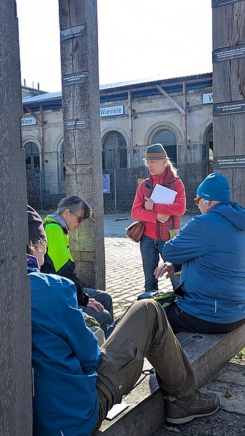 Mit Gästeführer Anna-Thilo am ehemaligen Güterbahnhof 