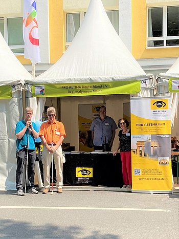 Gruppenfoto mit 4 Aktiven von 18 Aktiven nach dem Aufbau, Freitag 20.5.2022